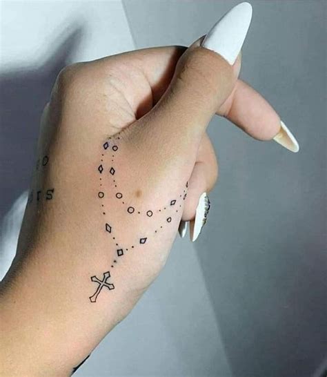 Pin By Alexis On Tats Pretty Hand Tattoos Hand And Finger Tattoos