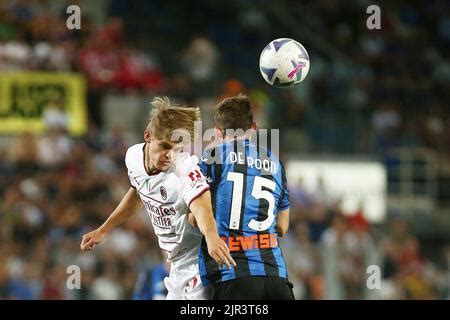 Marten De Roon Of Atalanta Bc Play The Ball During Hellas Verona Fc Vs