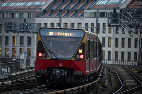 S Bahn Berlin Schon wieder Passagiere müssen auf Busse umsteigen