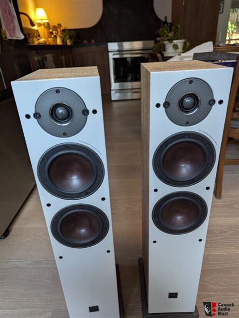 Dali Oberon Floorstanding Speaker Photo Canuck Audio Mart