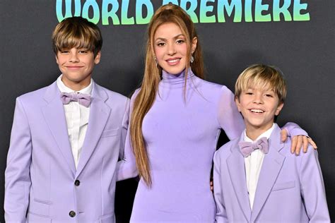 shakira poses    sons milan  sasha  zootopia  premiere