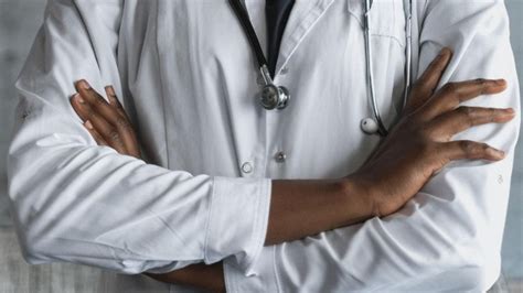 Curso de medicina fica 7,3% mais caro em BH e média passa de R$ 10 mil
