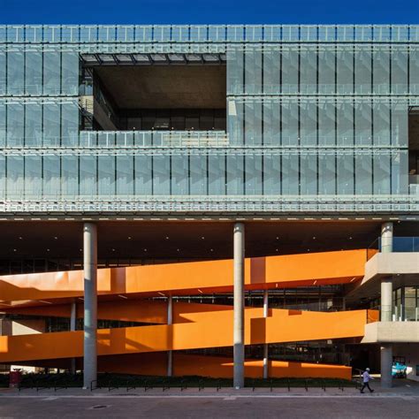 Dal Pian inserts bright orange staircase in São Paulo office building ...