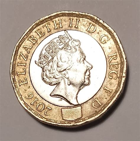 RARE EDITION 2016 1 Pound Coin Circulated In Coin Capsuale Box