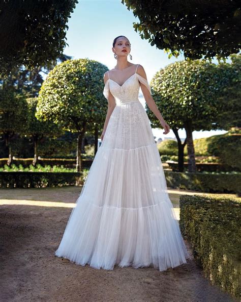 M R Design On Instagram Ivory Lace And Tulle A Line Wedding Dress