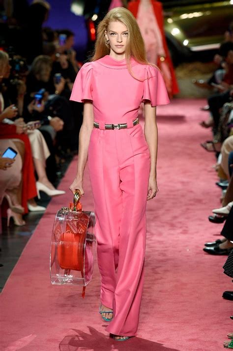 Brandon Maxwell Sigue Apostando Por El Rosa Y El Rojo Para La Primavera