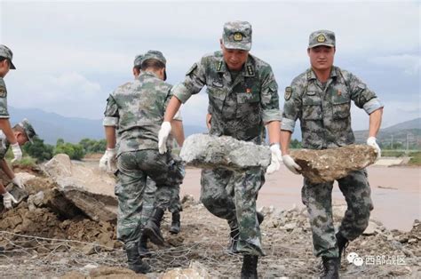 “洪魔”来袭——人民子弟兵筑起抗洪抢险救灾“生命墙”人民子弟兵抗洪抢险救灾新浪军事新浪网