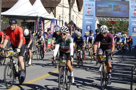 Pomerode recebe 1 mil atletas de 12 países durante o UCI Gran Fondo