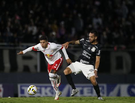 Tentando colar nos líderes Corinthians recebe o RB Bragantino os