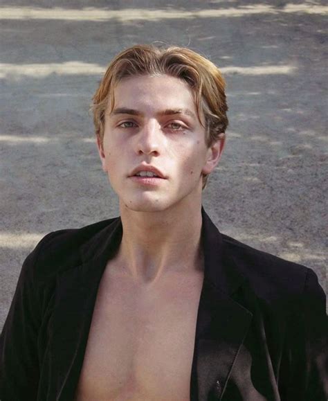 Pin By Hope Garrity On Faces Blonde Guys Cute Celebrity Guys Celebrity Haircuts