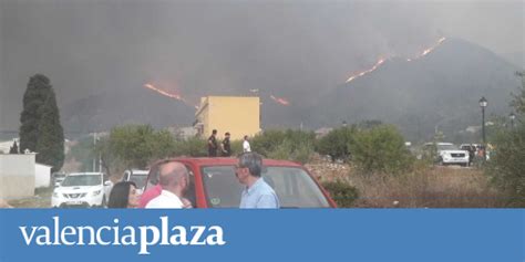 El Incendio De Llutxent Sigue Sin Control Y Obliga A Evacuar Pinet