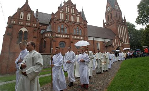 Prymas Polski Uwierzmy E W Polsce Dzia A Si A Kt Ra Bez Gwa Tu I