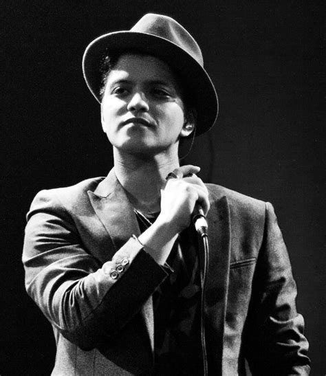 Bruno Mars’s 5 Siblings Ranked Oldest To Youngest - Oldest.org