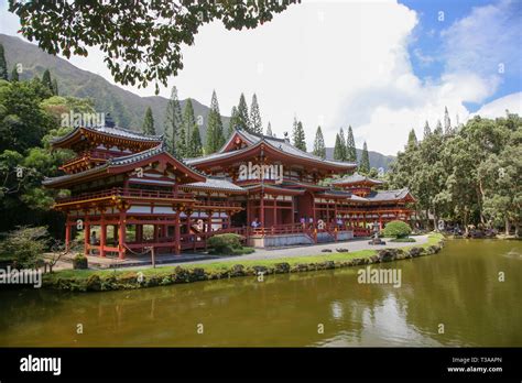 Byodo In Temple At Valley Of The Temples Oahu Hawaii Stock Photo Alamy