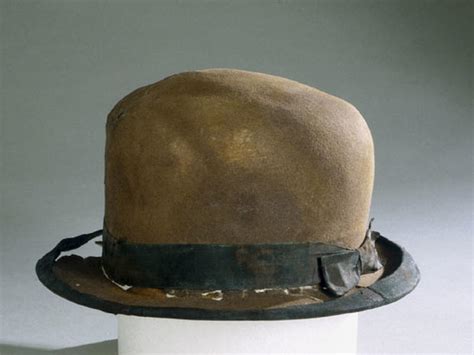 Titanic artifacts up for auction - Photo 1 - Pictures - CBS News