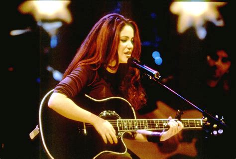 Há 20 Anos Era Lançado O álbum E Dvd Mtv Unplugged De Shakira