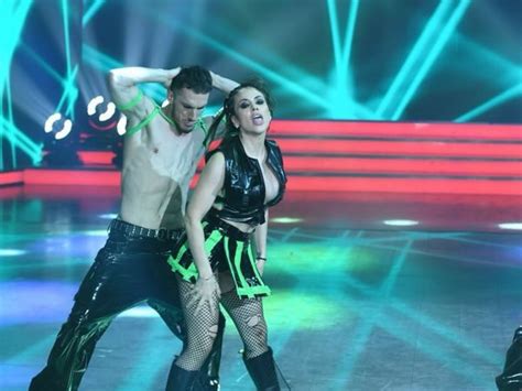 Romina Uhrig terminó en topless en su coreografía y dejo a todo el