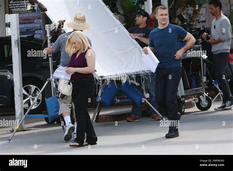 Patricia Arquette and James Van Der Beek on the set of CSI: Cyber. Los ...