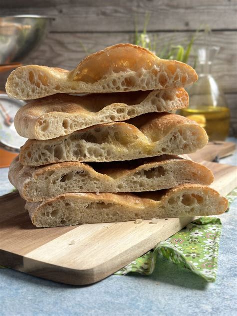 Focaccia In Teglia Alta E Morbida Una Famiglia In Cucina