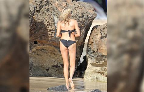 Stephanie Pratt Flaunts Beach Body In Black Bikini During Hawaii Getaway