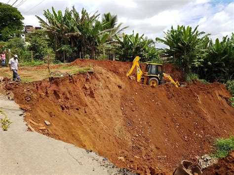 Prefeitura realiza obras no bairro Nova Viçosa após rompimento de