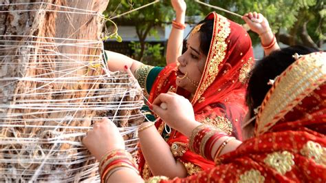 Vat Savitri Vrat वट सावित्री व्रत आज पूजा के लिए जरूरी सामग्री की