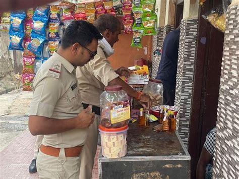 Excise Department Took Action And Seized Illegal Liquor From Three Accused चाय पान की दुकानों