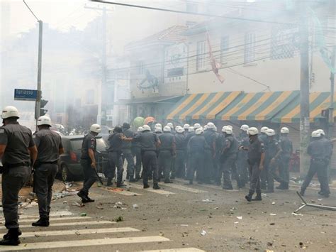 G Torcedores Entram Em Confronto A Pol Cia Perto Do Est Dio Do