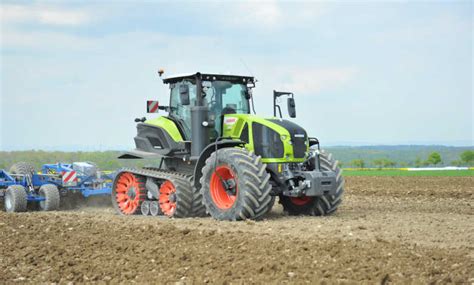 Deux Nouvelles Chenilles Pour Les Claas Axion Tt Farm Connexion