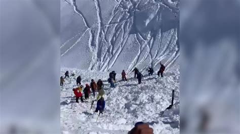 Por Desprendimiento De Nieve Carabineros Rescata A Tres Personas Que