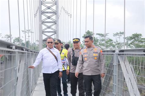 Jembatan Kali Regoyo Lumajang Rusak Diterjang Banjir Lahar Dingin