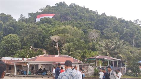 Bendera Merah Putih Raksasa Berkibar Di Aceh Jaya