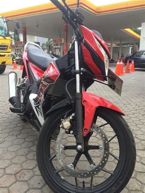 Kupas Perbandingan Honda Sonic 150R Vs Suzuki Satria F150 Injeksi