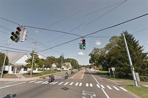 Hamptons intersection may get blinking light to ease summer traffic ...