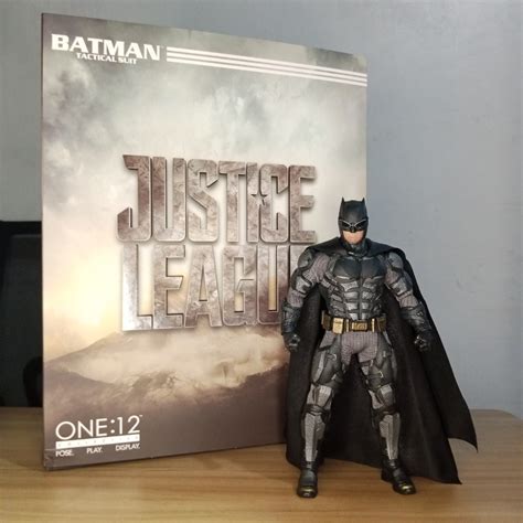 Descubrir 100 Imagen Batman Tactical Suit Mezco Abzlocal Mx