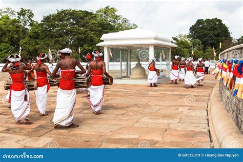 Pilger In Anuradhapura Sri Lanka Redaktionelles Stockbild Bild Von