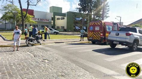 Motociclista fica ferido ao se envolver em acidente próximo ao Colégio