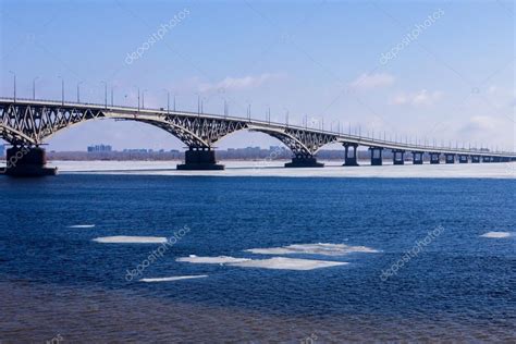 The bridge Saratov Engels The Volga River — Stock Photo © nickodim ...