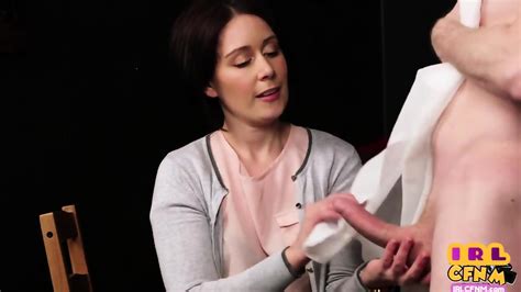 Cfnm Milf Se Masturba La Polla Hasta Correrse En Sus Medias De Nylon Sexy Negras Belle Black