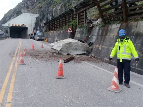 花蓮地牛又翻身 蘇花公路2路段落石擋道 生活 自由時報電子報