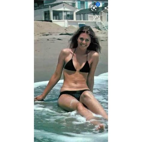 Hot Sexy Lindsay Dean Bikini Pics