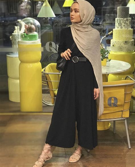 Pin By Nihed Heni On Hijab Street Hijab Fashion Black Hijab Outfit