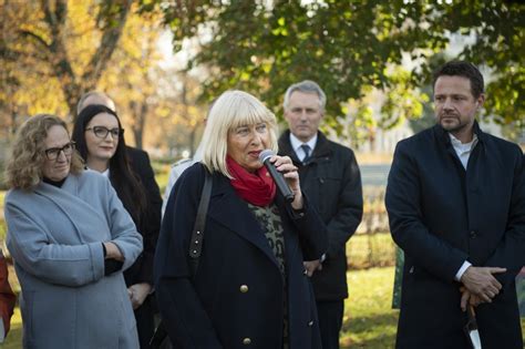 Warszawa On Twitter Dzi Przed Wej Ciem Do Polinmuseum Odby O Si