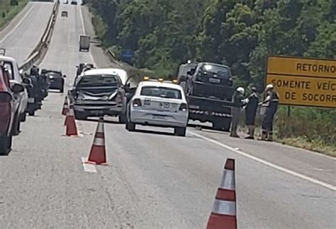 Motorista Tenta Retorno Irregular E Causa Acidente Na BR 277