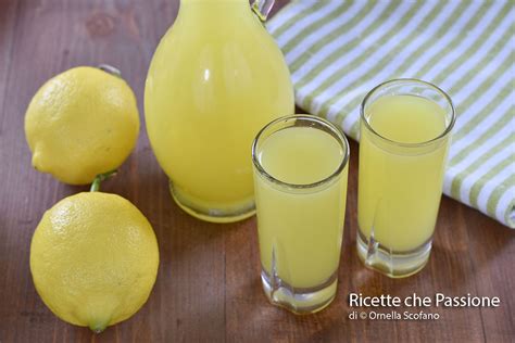 Limoncello Fatto In Casa Ricetta Perfetta Ricette Che Passione Di