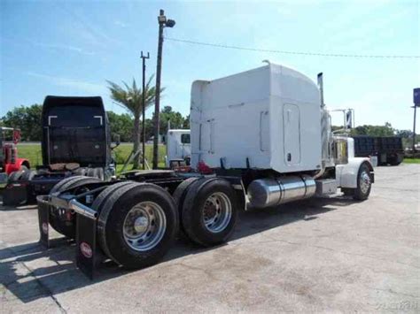 Peterbilt 379 Extended Hood 2006 Sleeper Semi Trucks