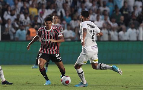 Atuações do São Paulo contra o Santos quem foi bem quem mandou mal