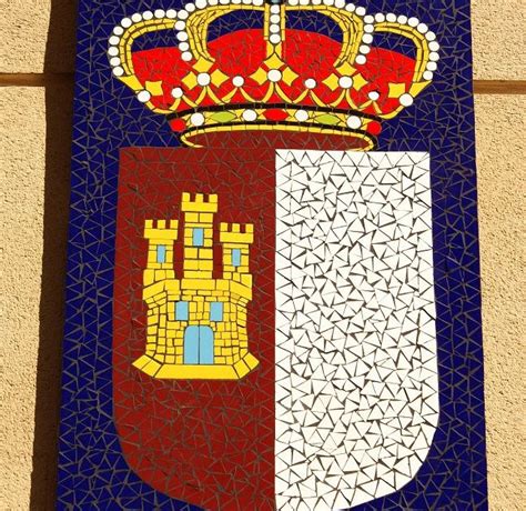 EL RELOJ DE LA VILLA (Tobarra): ESCUDO DE CASTILLA - LA MANCHA EN EL AYUNTAMIENTO