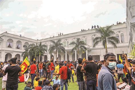 Protesters Capture Sri Lankan Presidents Official Residence