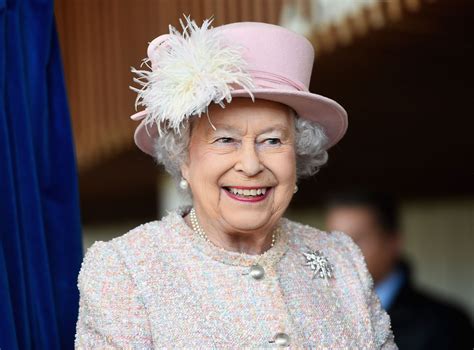 Queen Elizabeth Ii Once Explained Why You Can T Look Down While Wearing A Crown